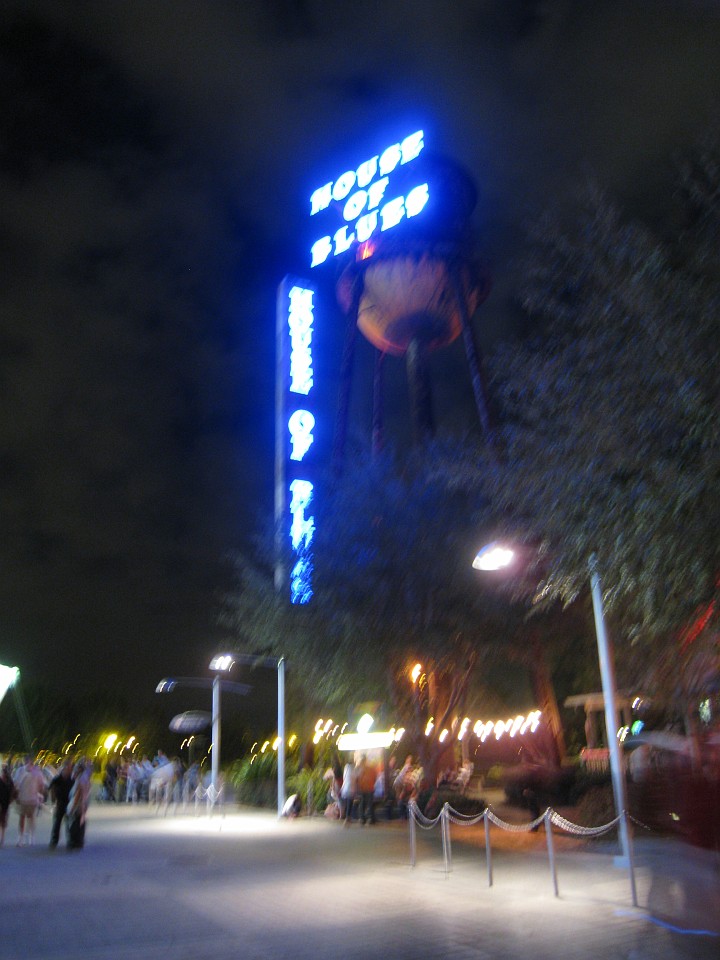 Vacation 2007-12 - Beaches Disney Hotels 0625.jpg - On the 2007-08 Florida vacation we visited beaches from Fort Myers to Sanibel Island sampling local food along the way. Green water and white sugar beaches! Arriving at Disney World we visited several of the theme resorts.